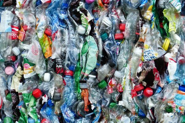 plastic bottles 115071 1920 pixabay M